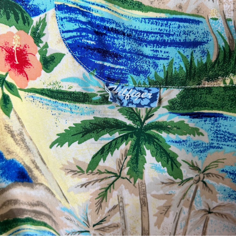 Vintage Tommy Hilfiger Logo
Hawaiian Surfing Floral Board SS
Camp Shirt … - Picture 5 of 10